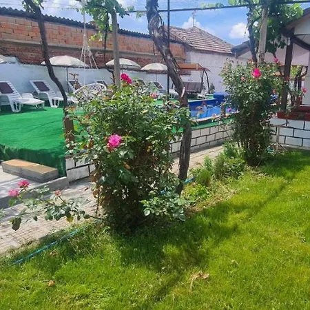 за гости никол Country house *