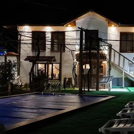 за гости никол Country house